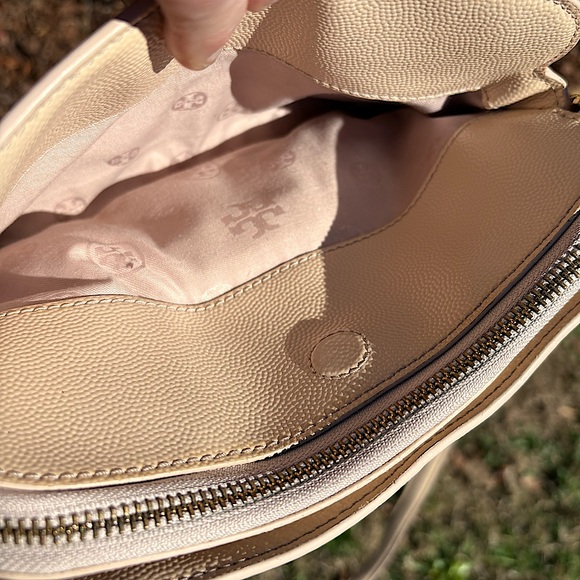 Tory Burch Mcgraw Camera bag(brie) EUC - Picture 12 of 15